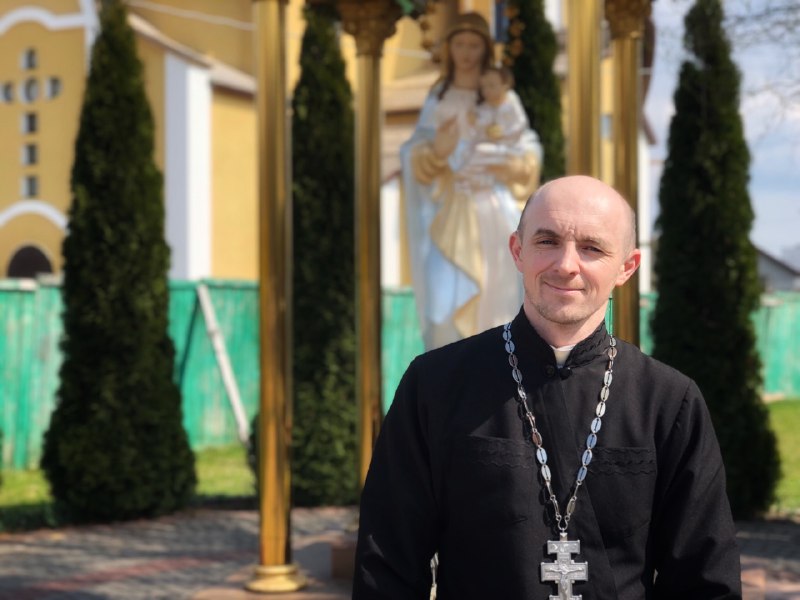 Вітаємо з іменинами отця Тараса!