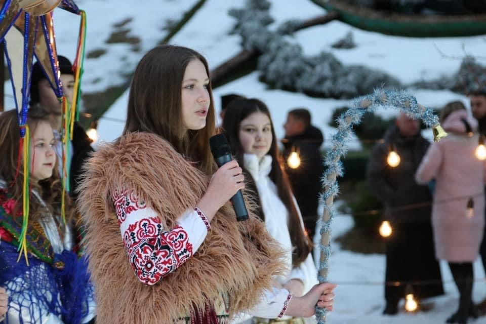 Наша молодь та діти з Вертепом долучилися до свята прощання з Різдвяними святами для медичних працівників Львова.