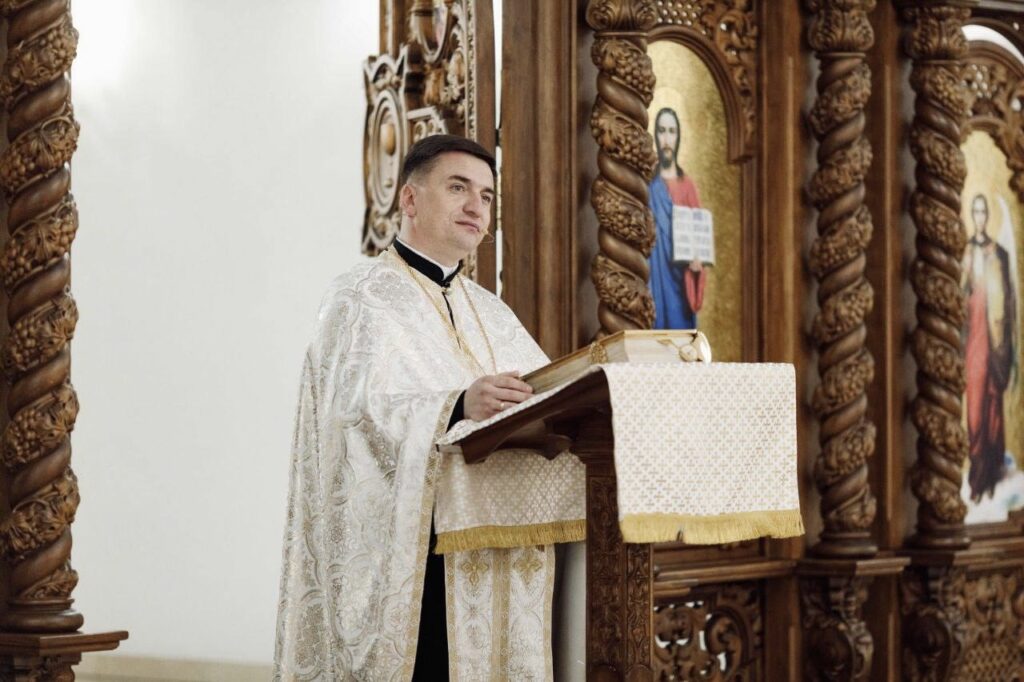 Щиро вітаємо Вас, дорогий отче Андрію, з 45-літтям!